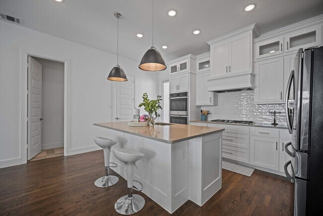 Building Photo - 516 Secretariat Dr