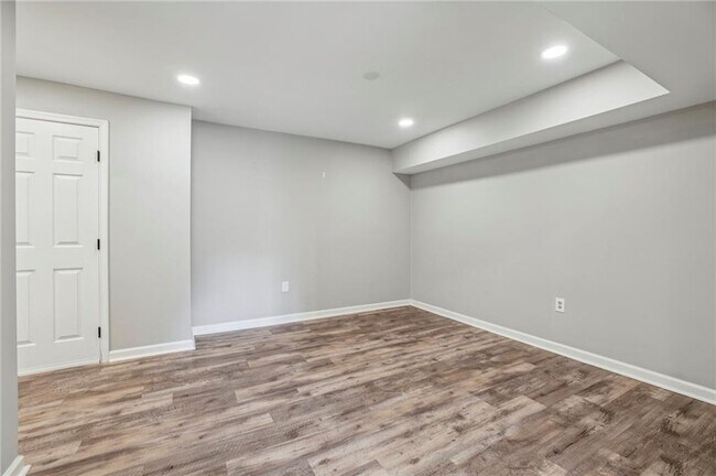 Building Photo - 504 Tara Ct