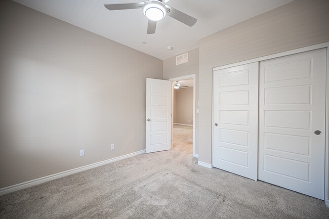 Building Photo - 600 N Carriage Hill Dr