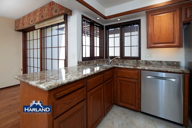 Building Photo - 8668 Villa La Jolla Dr