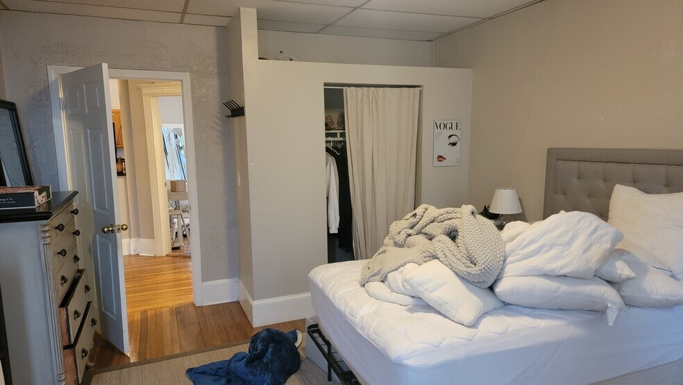 Building Photo - 1066 Commonwealth Ave