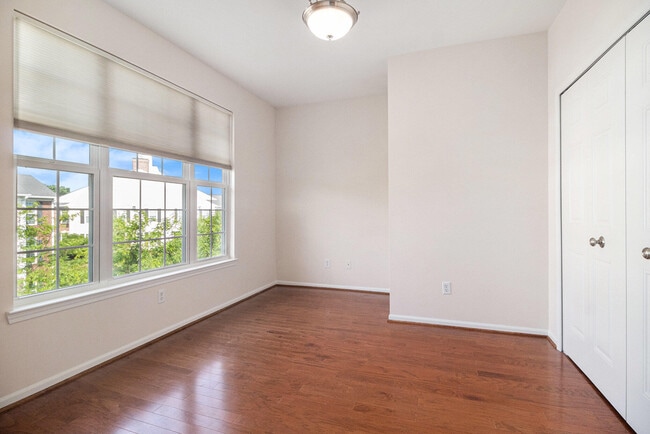 Building Photo - 937 E Summerfield Glen Cir