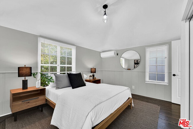 Building Photo - 560 Croft Ave