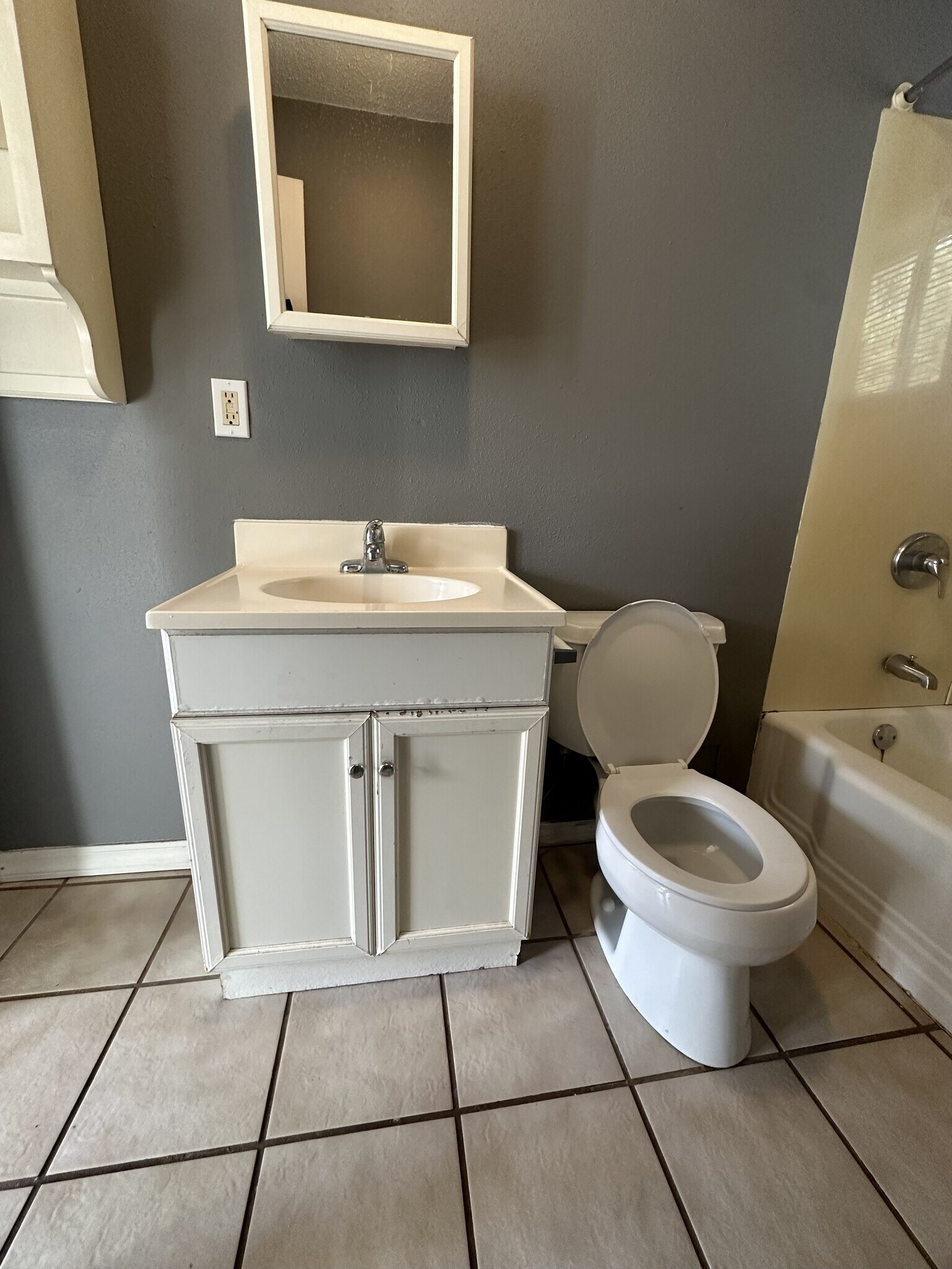 Building Photo - 613 N Franklin Ave