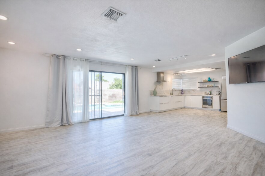 Building Photo - 1966 Rockledge Dr