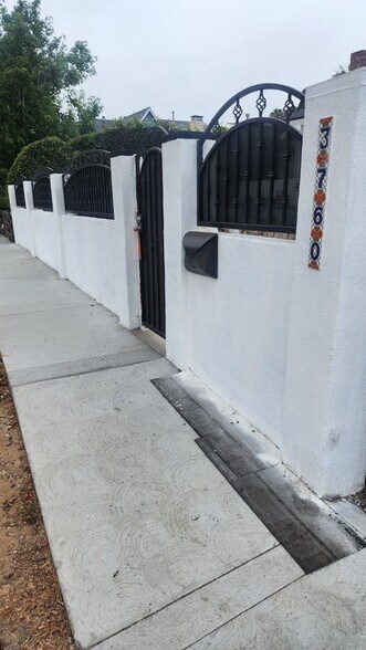 Primary Photo - 3760 Military Ave