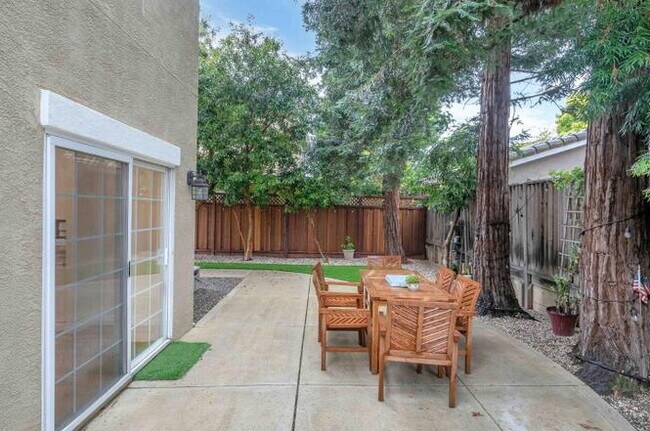 Building Photo - 3-Bed Bright Morgan Hill Home in a Desirable Neighborhood