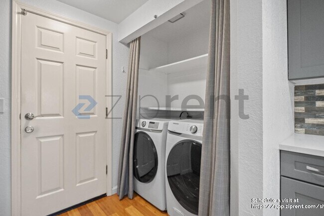 Building Photo - 7898 Gate Way