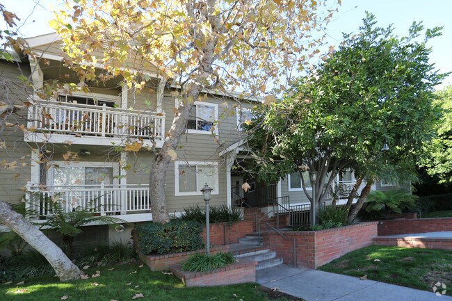 Building Photo - 3569 Vinton Ave