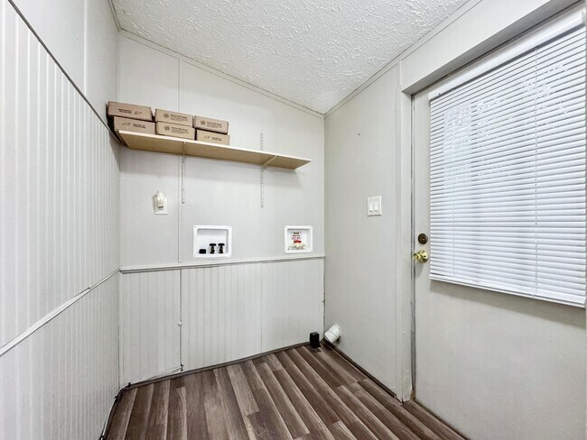 Building Photo - 223 Ajax Dr NW