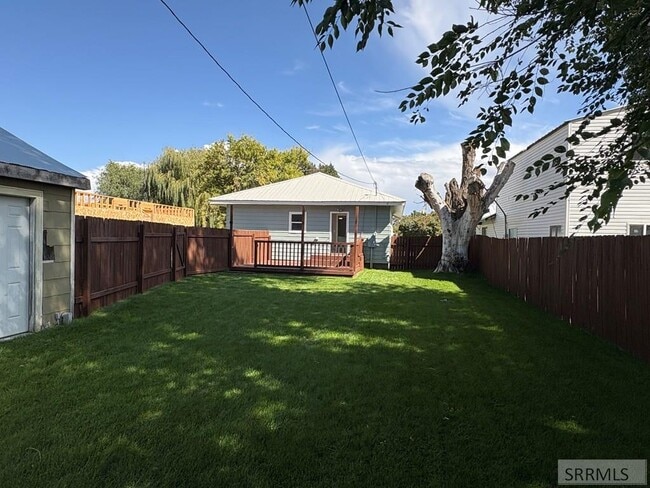 Building Photo - 357 1st W St