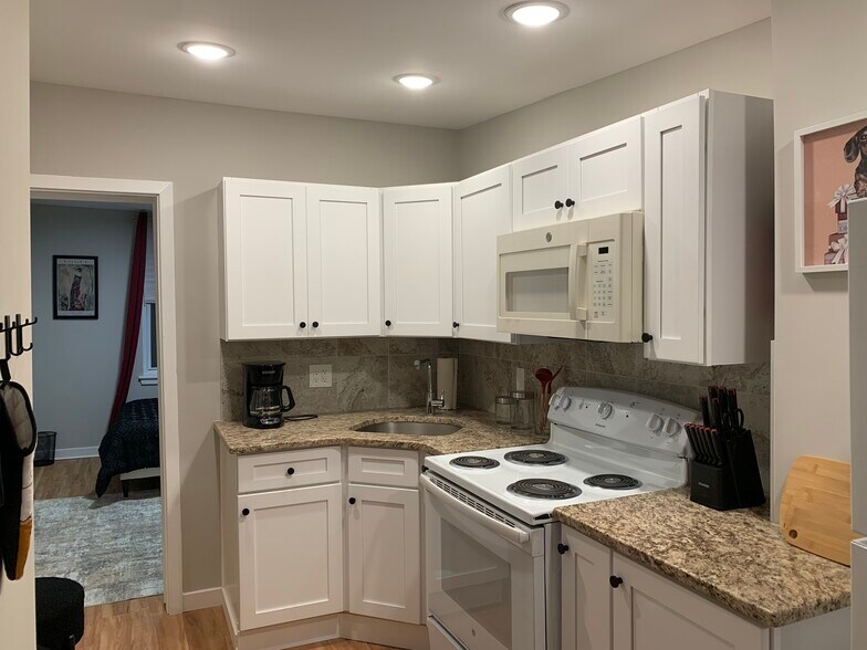 Building Photo - 2556 Germantown Ave