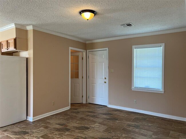 Building Photo - 4230 Fairwood Dr