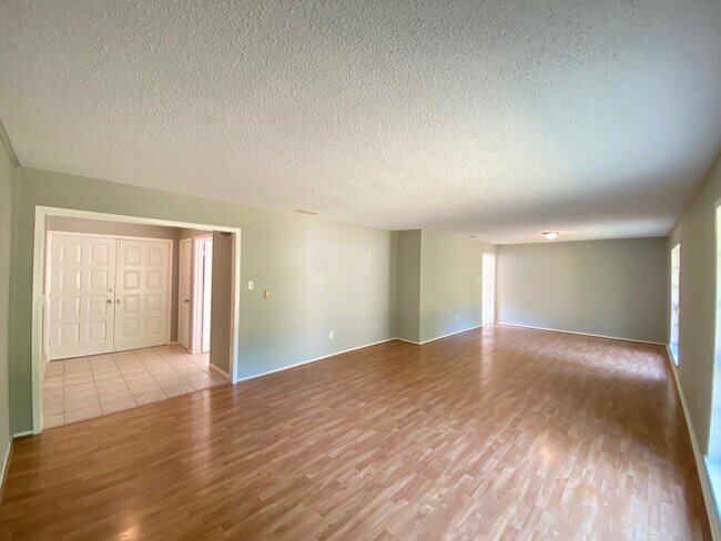 Building Photo - 410 Cordell St