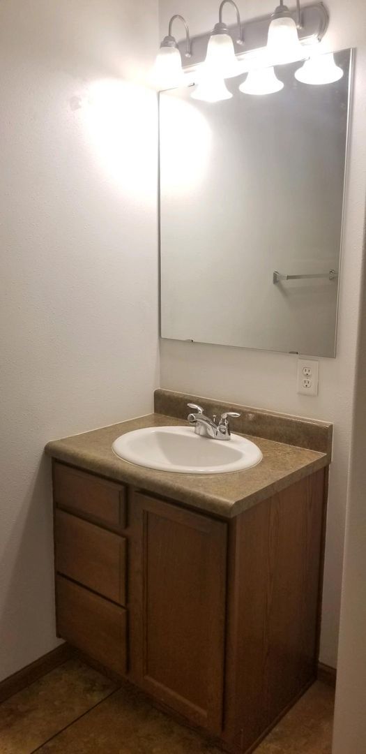 Building Photo - Now leasing for May 2026! FOUR BEDROOM AND FOUR BATH TOWNHOME