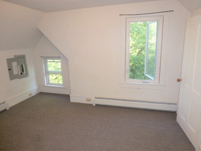 Building Photo - 43 N Willard St