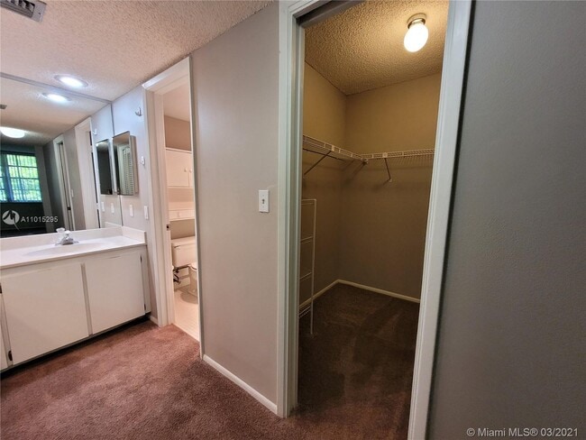 Building Photo - 4261 W Palm Aire Dr