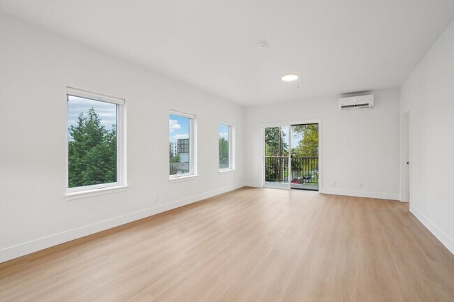 Interior Photo - 4920 SW Pacific Ave