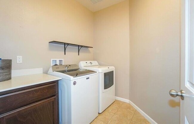Building Photo - Charming Brentwood 4BD/3BA, Single-Family Home with 2 Car Garage!