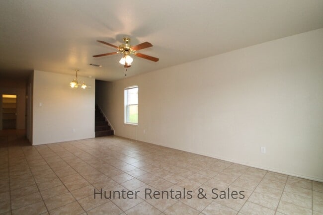 Building Photo - Small Town Living!