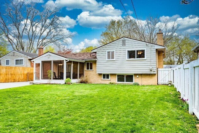 Building Photo - 812 N Mansfield St