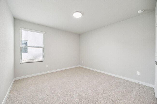 Building Photo - 523 Whispering Winds Trl