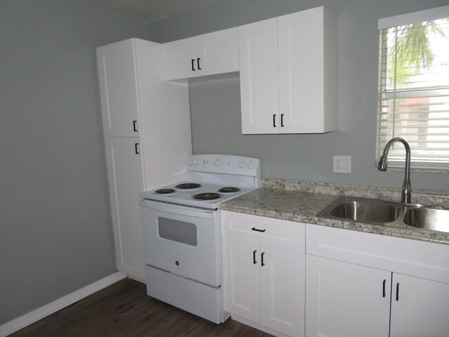 Building Photo - 135 Lake Carol Dr