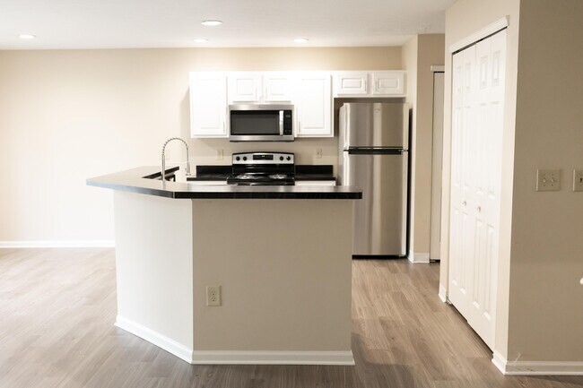 Building Photo - 5008 Stratford Pine Ln