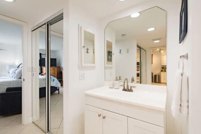 Building Photo - 2400 S Ocean Dr