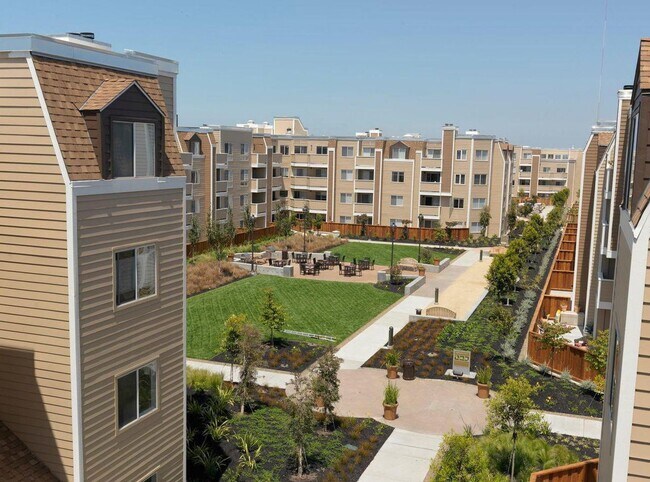 Building Photo - Largest 1-Bedroom Layout with In Unit Laundry