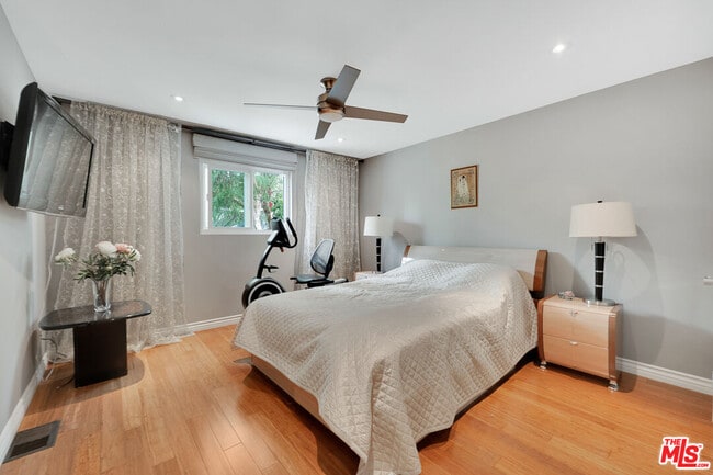 Building Photo - 13563 Contour Dr