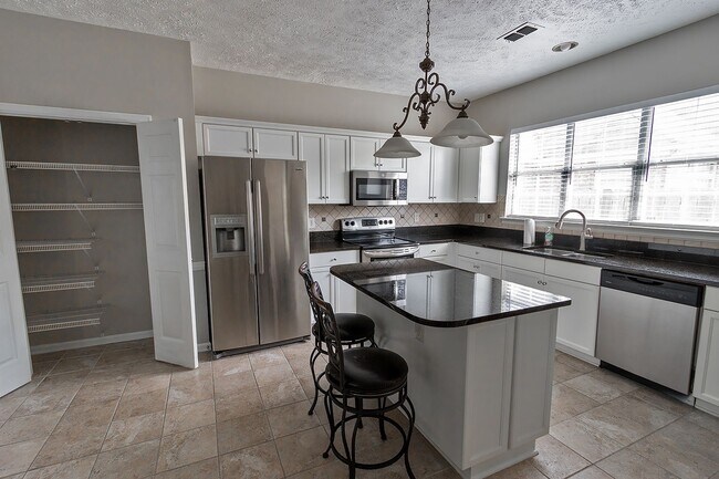 Building Photo - Home for Rent in Montgomery