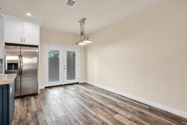 Building Photo - 6605 Avenue O