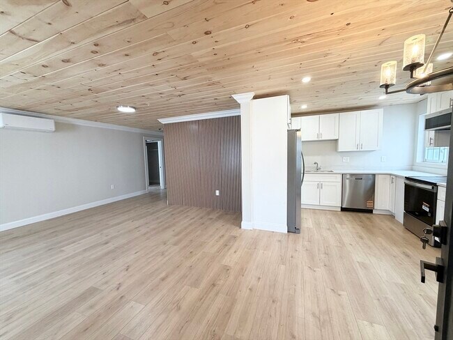 Building Photo - 3 1/2 Buffum St