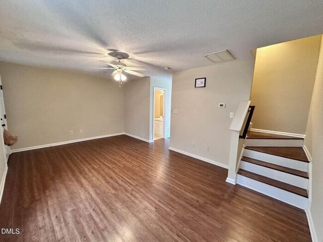 Building Photo - Lovely 3 bedroom 2.5 Bath Townhome