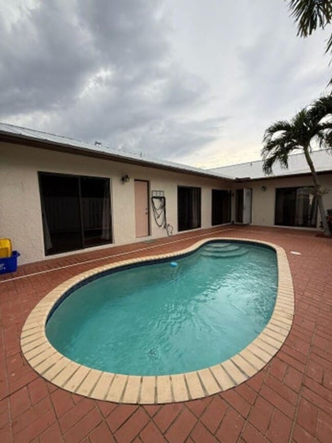 Building Photo - 8845 Center Ct Dr