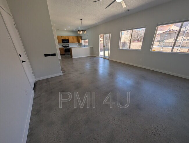 Building Photo - 7105 Casa Elena Dr NE