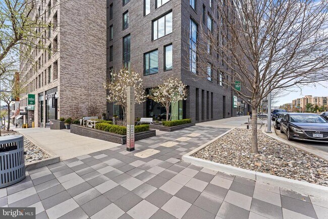 Building Photo - 1650 Silver Hill Dr