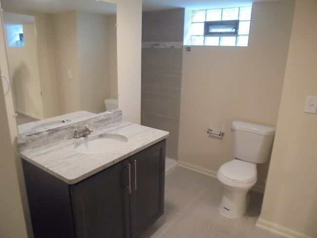 Building Photo - 408 W Sunset Rd