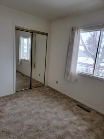 Building Photo - 620 Buckingham Dr