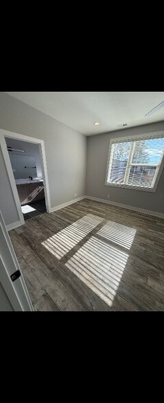 Building Photo - 420 Breezewood Dr