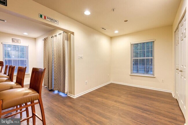 Building Photo - 2 Millhaven Ct