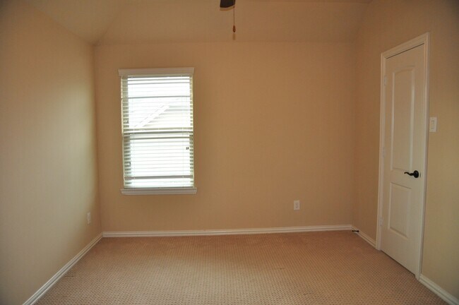 Building Photo - 27619 Lodgemist Ct