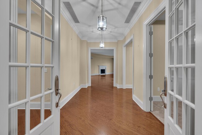 Building Photo - 1021 Oval Rd