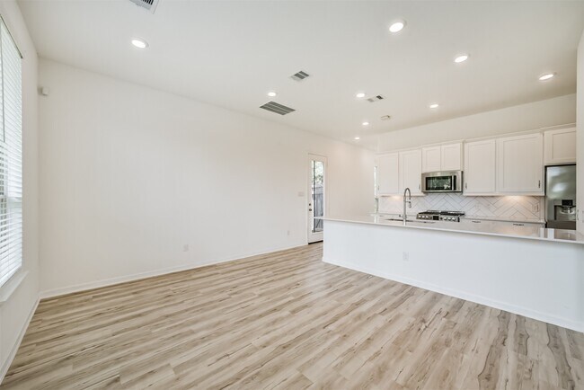 Building Photo - 547 Bristol Tide Ct