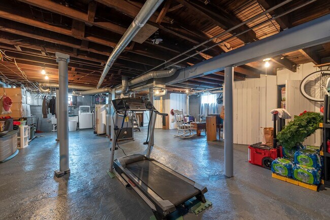 Building Photo - 3977 W 23rd St