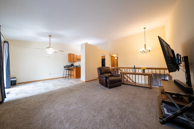 Building Photo - 407 Wood Way