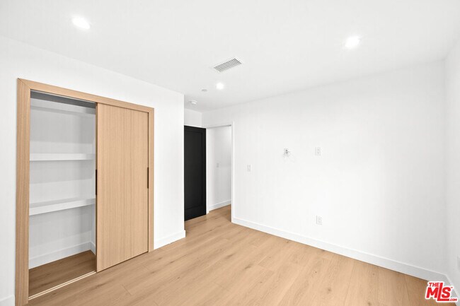 Building Photo - 2326 S Dunsmuir Ave