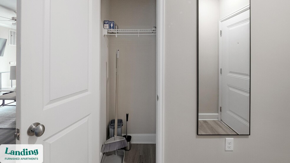 Building Photo - 195 N Creek Dr