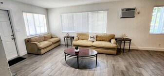 Building Photo - 1901 Wiley St